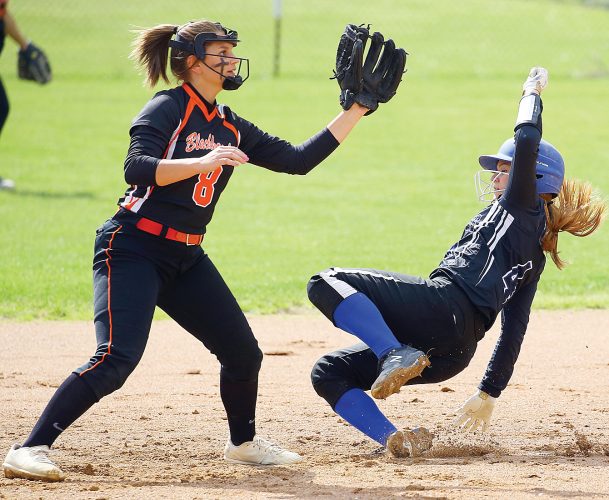 Madelia edges MCW in regularseason softball finale News, Sports